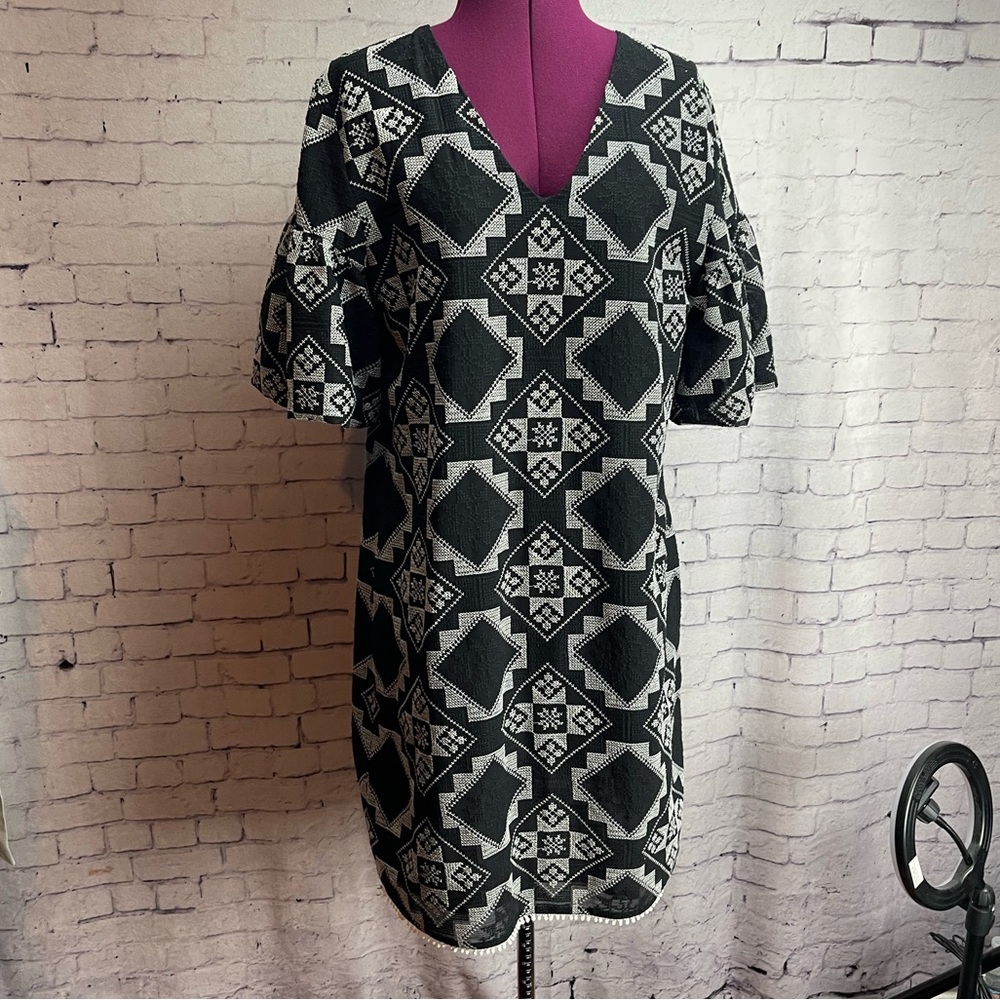 Lauren Ralph Lauren size 8 black and white cross stitch midi dress